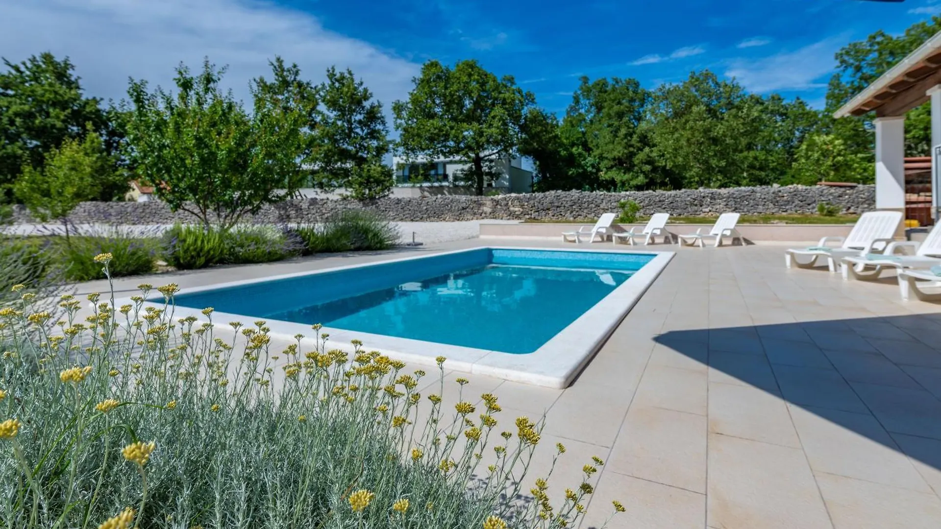 Σπίτι διακοπών Villa Antonia, A Beautiful Pool Villa In A Large 1900 Sqm Garden Modrušani