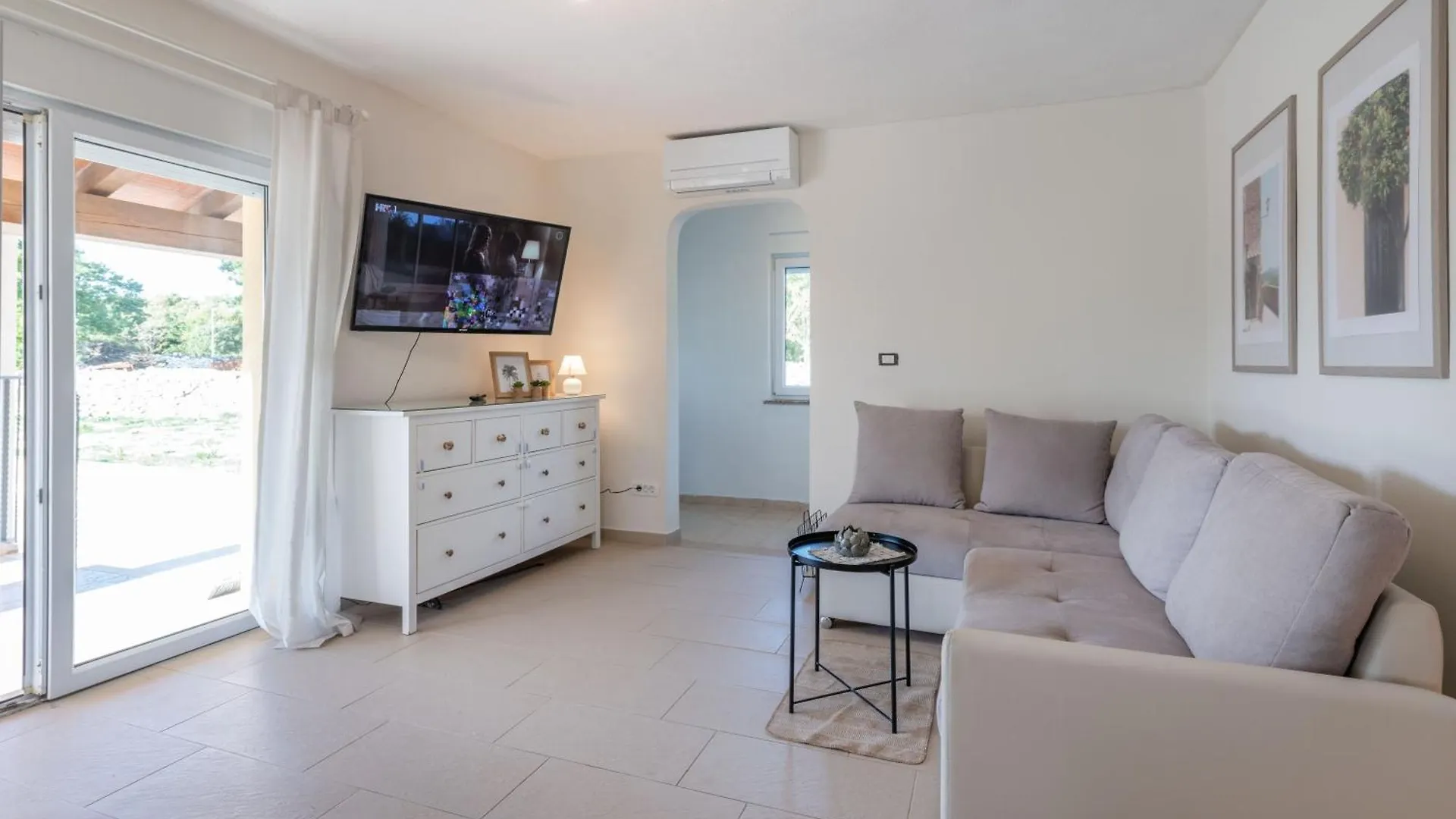 Villa Antonia, A Beautiful Pool Villa In A Large 1900 Sqm Garden Modrušani Casa vacanze